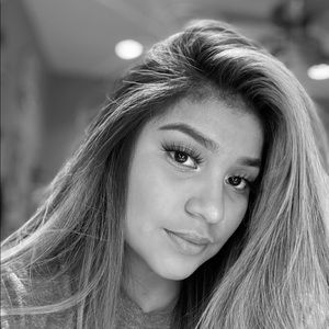 Meet your Posher, Yesenia